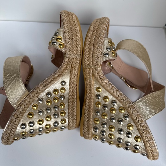 Stuart Weitzman‎ Gold Metallic Studded Espadrille Wedge Sandals 7M - Picture 11 of 15
